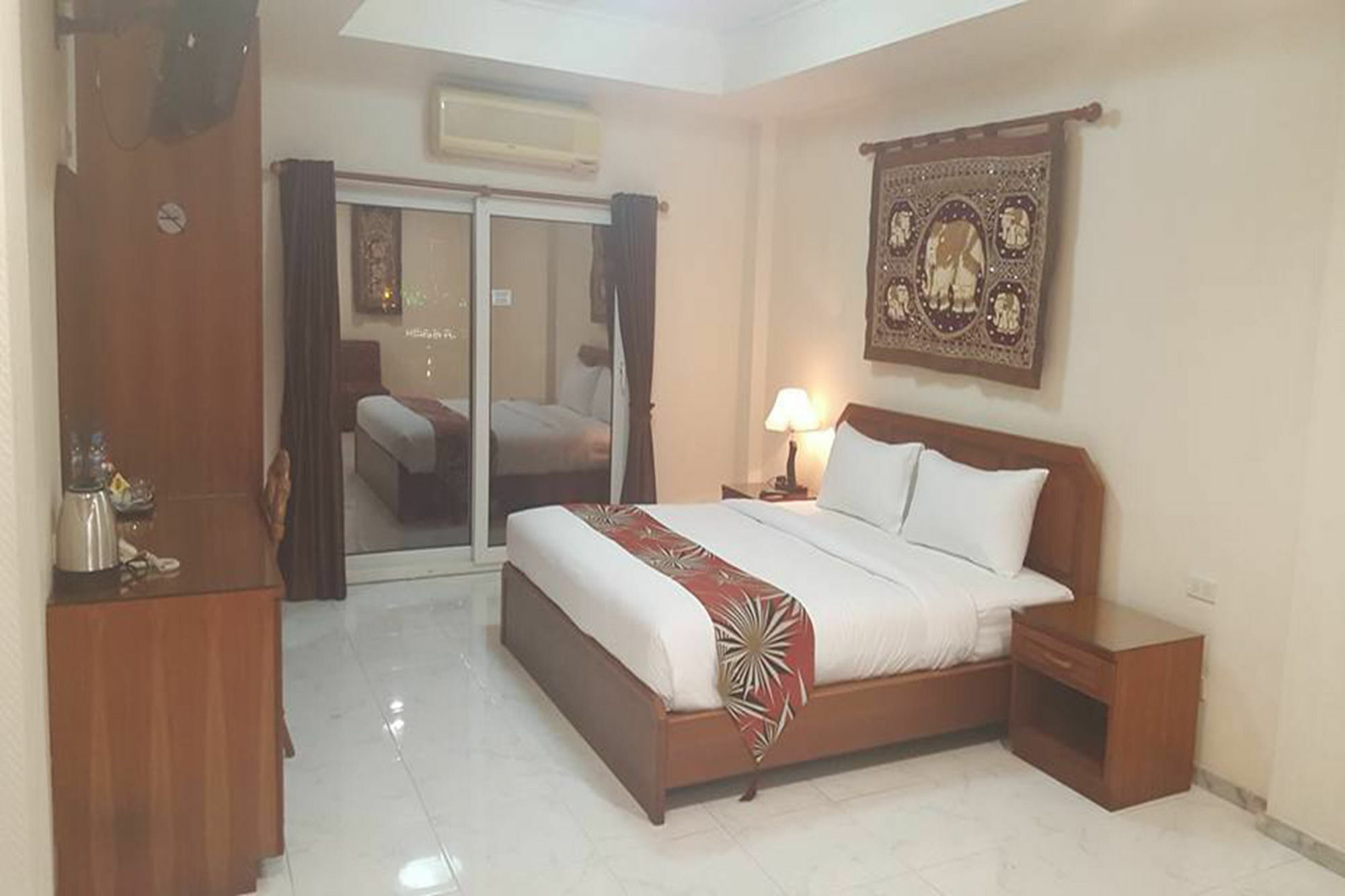 The Chillax Pattaya Hotel Bagian luar foto